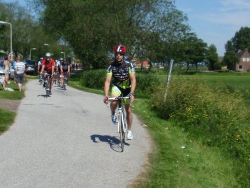 Hobby's racefietsen, lekker lang wandelen met de hond. Werkt bij Jochem voor Ogen in Zwolle