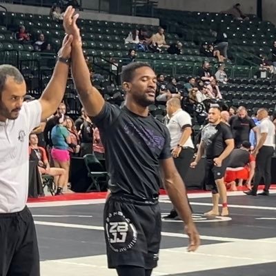 DevJourknee's profile picture. Husband | Father | 10th year of BJJ 🤙🏾