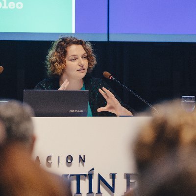 Orgullosa madre de dos niñas preciosas. Apasionada de la innovación pública. Directora en la Fundación @novagob y coordinadora adjunta de la #RedInnolabs.