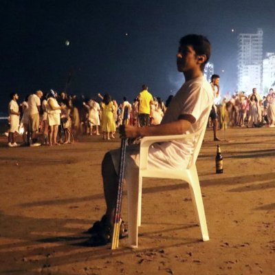 karlozzzXD's profile picture. "El arte nunca puede existir sin que muestre la belleza desnuda"
Hombre hetero, soltero y respetuoso.
De momento poca experiencia pero muchas ganas.