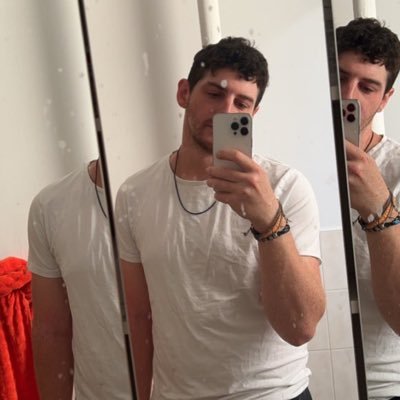 Zombiexsp's profile picture. 🏒 good hockey player #61
🎸less good music player 📻
🏳️‍🌈 he/him