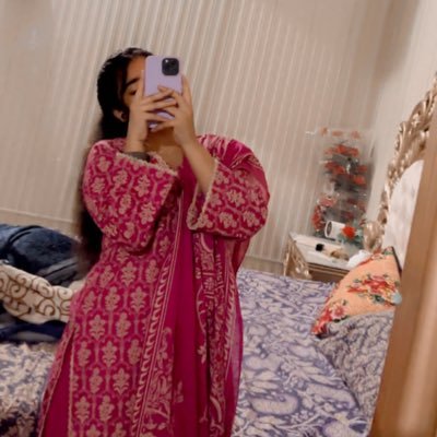 Sidraa_hayat's profile picture. I'm sO coOl evEn icE cuBes aRe jealous.... 😁😎