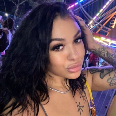 Single Mother With A Daughter Need A Daddy 💦😘🤗🥰😍