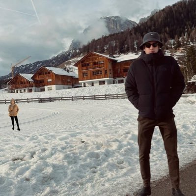 spritzpistacchi's profile picture. @esauritatorino X cerchietto verde, a ruota libera, senza filtri ne freni || mi lamento e parlo da sola || questo è tipo il mio zibaldone e io sono Leopardi