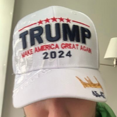 chrislewis323's profile picture. 
