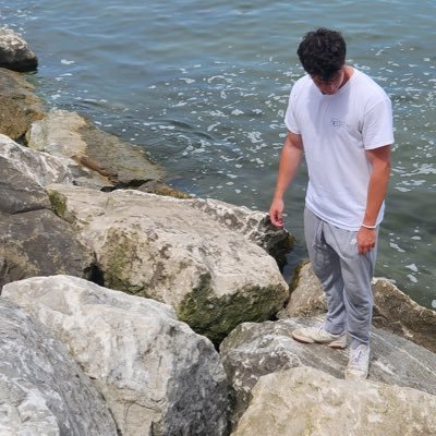 Tmoneytwt's profile picture. Elon musk is a dumb idiot bozo dweeb