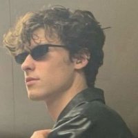 lucia (@pieceofhours) 's Twitter Profile