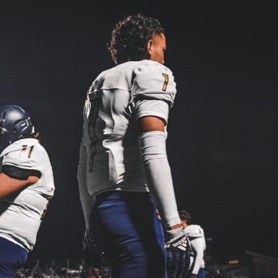 ballpark🐶| Second Team all city league conference |#7 tackle leader in league |5’9| 180 llbs | S | email: jaedinq671@gmail.com | @morse_football C’O 2025 🇬🇺