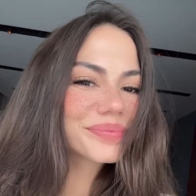 farahmyloved's profile picture. 