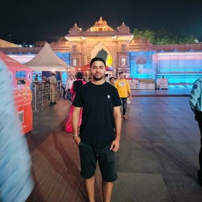 First work at #Indian_railways 🚂 🇮🇳🙏
intrested in #enterpreneur
begusarai.