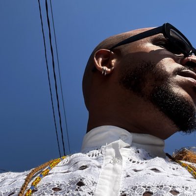 apenas um homem que encontrou a felicidade ao estar aos pés do Òrìṣà | Ẹ má ṣe dálè Òṣùmàrè. | 💍