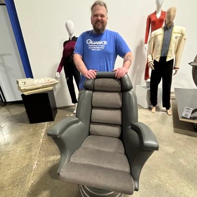 That Guy with the Janeway Tattoo,
Voyager Fan Boy, Expert at Oo-Mox Klingon Daddy,
Lover of Lizard People
https://t.co/jQq41my4jI
