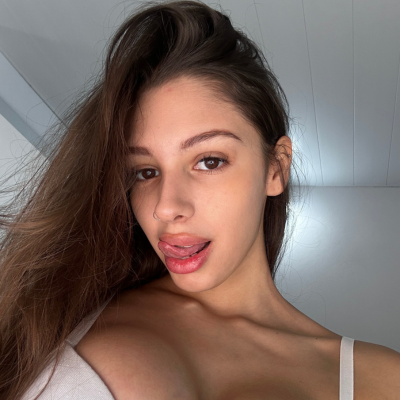 anaseteen's profile picture. 💋 Big smiles, big curves, bigger vibes 🌹