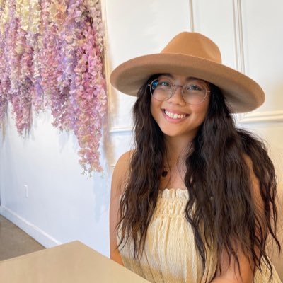 Crafting beauty through the art of floral designing. 🌼 Floral Designer at Devynn’s Garden Seal Beach. 🏖️