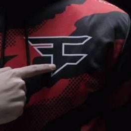 Hi I'm FaZe Zay a content creator and comp player for FaZe Clan @FaZeClan