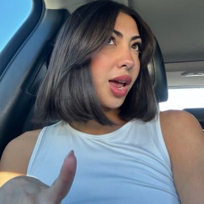 aalmariee's profile picture. the only living girl