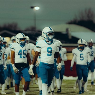 Spring Lake Park High School 26” Football/T&F 3.55 GPA (ATH) 6”1 195lbs 270x1 Pwr Clean 200m: 22.76 100m: 11.12 4.42 40 10”2 Broad 36.8 Vert ejmonluo@gmail.com