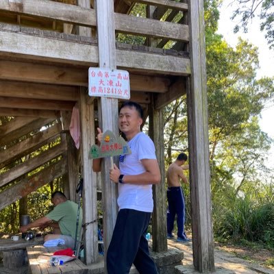 jhfshm8731's profile picture. 不善語言表達，說話總是誤會一場 ，還是回到原來的地方。再學習吧！