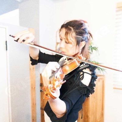 バイオリンを弾いたり打ち込み音源作ったり🎻💻ただいまヴィヴァルディ協奏曲イ短調練習中🎻モーツァルトのバイオリン協奏曲第3番を弾けるのはいつの日か… お仕事アカウントは👉@espressivo2024 元♂現♀