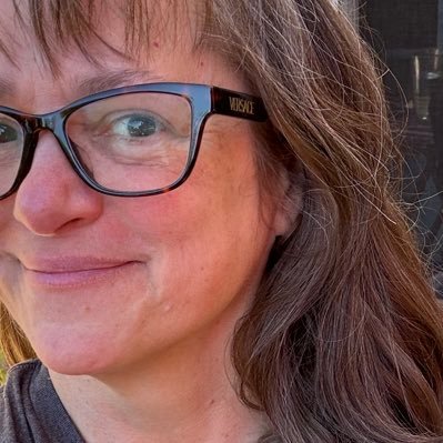 Writer. Pissed off progressive. Nature 🍃 Cats 🐈⬛ Chilies 🌶️ Horror 👻 #EatTheRich #ViveLaResistance 🦋cgrendy🧵cgrendy333
