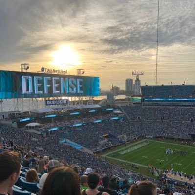 Born & raised in #DUUUVAL. Former soldier, US Army. Tesla + Tech enthusiast. Collector of sports memorabilia. Jags & Spurs. Physician.
