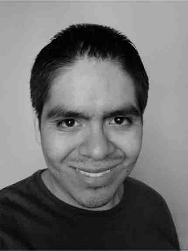 Egresado en Diseño y Comunicación Visual. Baterista aficionado a la música, y abierto a cualquier cosa o tema.