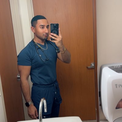 sisirb_93's profile picture. RN, BSN 👨‍⚕️ 💉💊