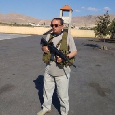 Tracyyyyk's profile picture. Lifts his sax, says: Here's my little tease.