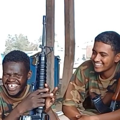 و نمتطي رصاصة نغيب في الوجود ، نعانق الشهيد في جنة الخلود 🔻