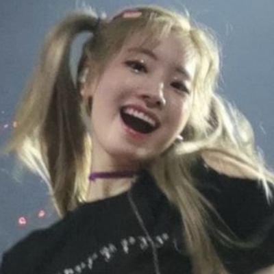 clofeey's profile picture. 𐙚 ₊ ⋆ 🦄 t w i c e  🌈 ༘ ⋆.࿔𓍯𓂃