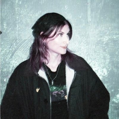 Bienesss's profile picture. sometimes i just sit and think and sometimes i just sit ♫