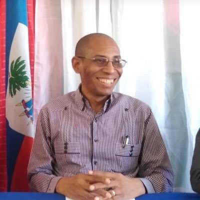 politologue de formation.
mémorant en droit.
premier secrétaire national du parti Émergence patriotique.