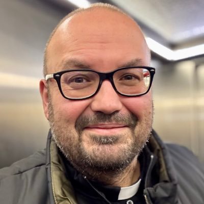 ☀️Jezuita 🛐 diakon 📻 dziennikarz 🎤 1/2 w Podcast @jezuicki 📰 @deon_pl 🌞 https://t.co/2i6lFNvrhp 🙏 asystent @WZCh_Polska ⚽️ kibic @Rakow1921 📚 wieczny student
