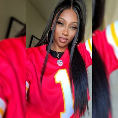 5⭐ Football M🤍M. Seen it all, heard it all! My Starting Lineup 🫶🏾 ➡️
💂🏿♂️@XavierWorthy 🧏🏽♀️#Ree 👧🏽#Onie