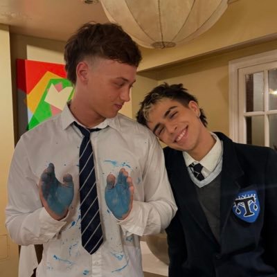25🎂 Dios, patria y Valentino Petrilli y Joaco Reffico😍 Haber si hacen el spinoff de nuestro Heartstopper criado a mate y don Satur😂🫶🏽