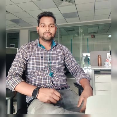 SURESHVARMA1231's profile picture. 📚समर्थ होते हुए भी गुरु बनाओ📖