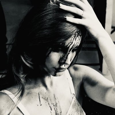 starjulia28's profile picture. pau no cu do mundo