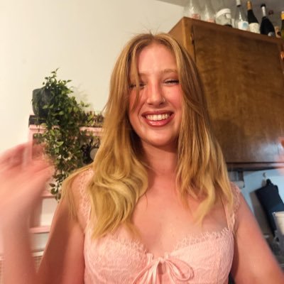 kaylanevaehh's profile picture. it’s always darkest before the dawn