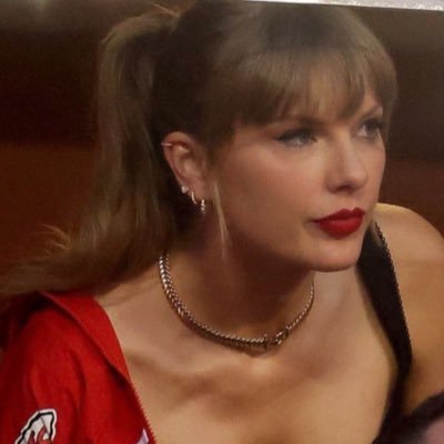 maybnkly's profile picture. fan account backup @glqm0ur