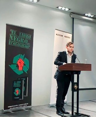 ✝️ Autor de El libro negro del ecologismo.
De River y Borussen. Desconfiado. Punk alienado, futuro politólogo. Mis ensayos en https://t.co/9Vl6pozt7g