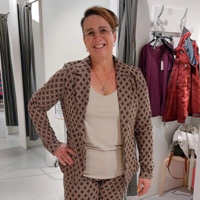 Assie0172's profile picture. Getrouwde doktersassistente, lopende agenda van @onno0268, moeder van een 21yo en honden Amy en Rebel. 
https://t.co/td2RcBBf0f