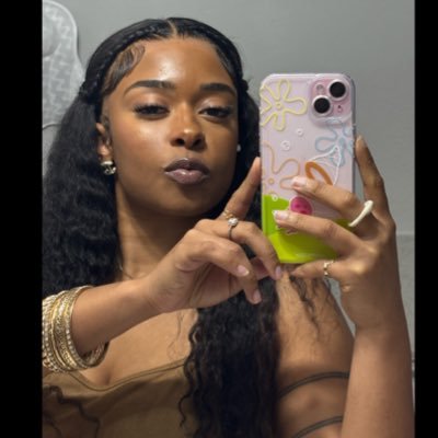 Florida girl residing in Texas | ♉️ | Instagram: @___missmamas | Licensed Esthetician