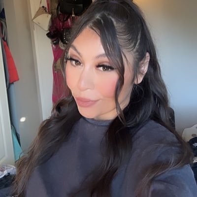 thegirlvic's profile picture. 