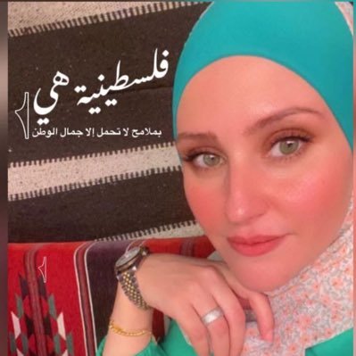 أعشق التصوير📸،القراءة والهدوء والورد وأحب القهوة☕ أكره الروتين ~ أكتب ما يعجبني وأقتبس ما يجذبني📚✍🏻🕊