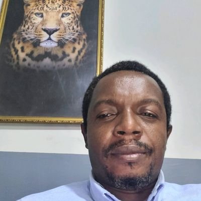 Entrepreneur, Président de la Fondation Delhy KINUA MBUNGU, Cadre Politique de l'opposition républicaine.