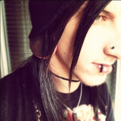 MikeKuzzza's profile picture. i live in hatered and i love body mods.