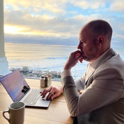 DComm to @TimHoustonNS. Cape Breton born. Featured by Public, National Post, Global and Mail, and others.
Lover of pucks and politics.