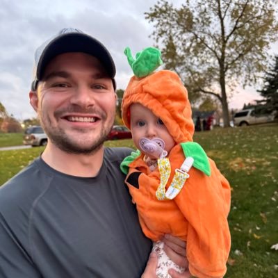 Deputy Editor for @ColtsOn_SI covering the Indianapolis #Colts | Co-Host of the Horseshoe Huddle w/ @noahgebert | Girl Dad and MMA Enthusiast