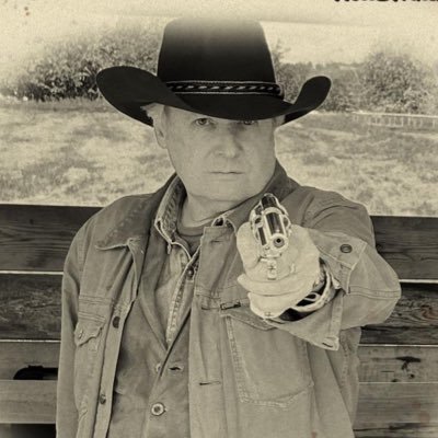 No fan of: haters, pussy-grabbing dictators, cult gammons & amoral billionaires. Leather crafter. Lover of kindness, intelligence, cowboy boots & hats