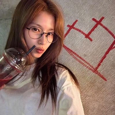 yourfriend1110's profile picture. Shy shy shy